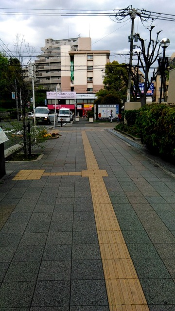 カウンセリングルームまでの風景（駅前出口２から進行方向へ）