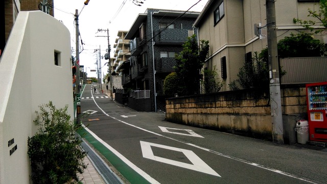 カウンセリングルームまでの風景（直前の急な上り坂）